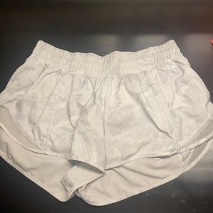 Women’s Lululemon Hotty Hot Lined Short 2.5”